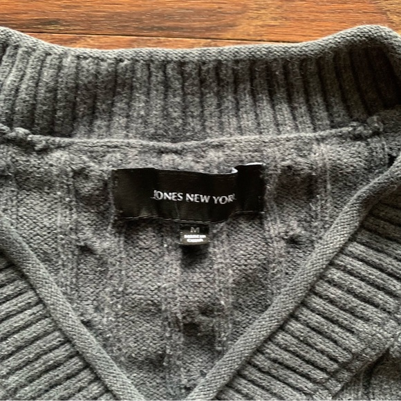 Jones New York cable knit v-neck sweater - medium - Picture 2 of 4